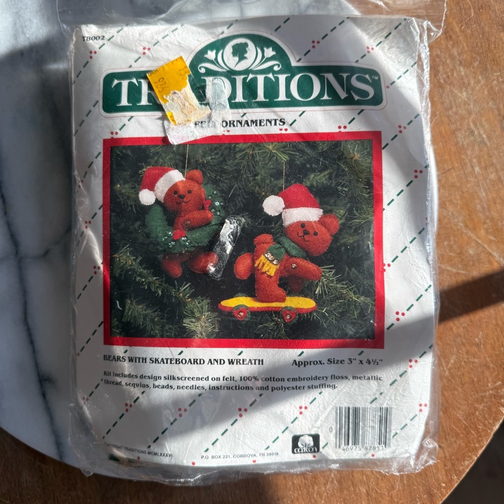 Vintage Traditions Felt‎ Ornament Kit T8002 Bears W/ Skateboard and Wreath DIY